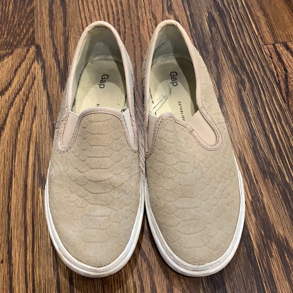 Gap slip ons